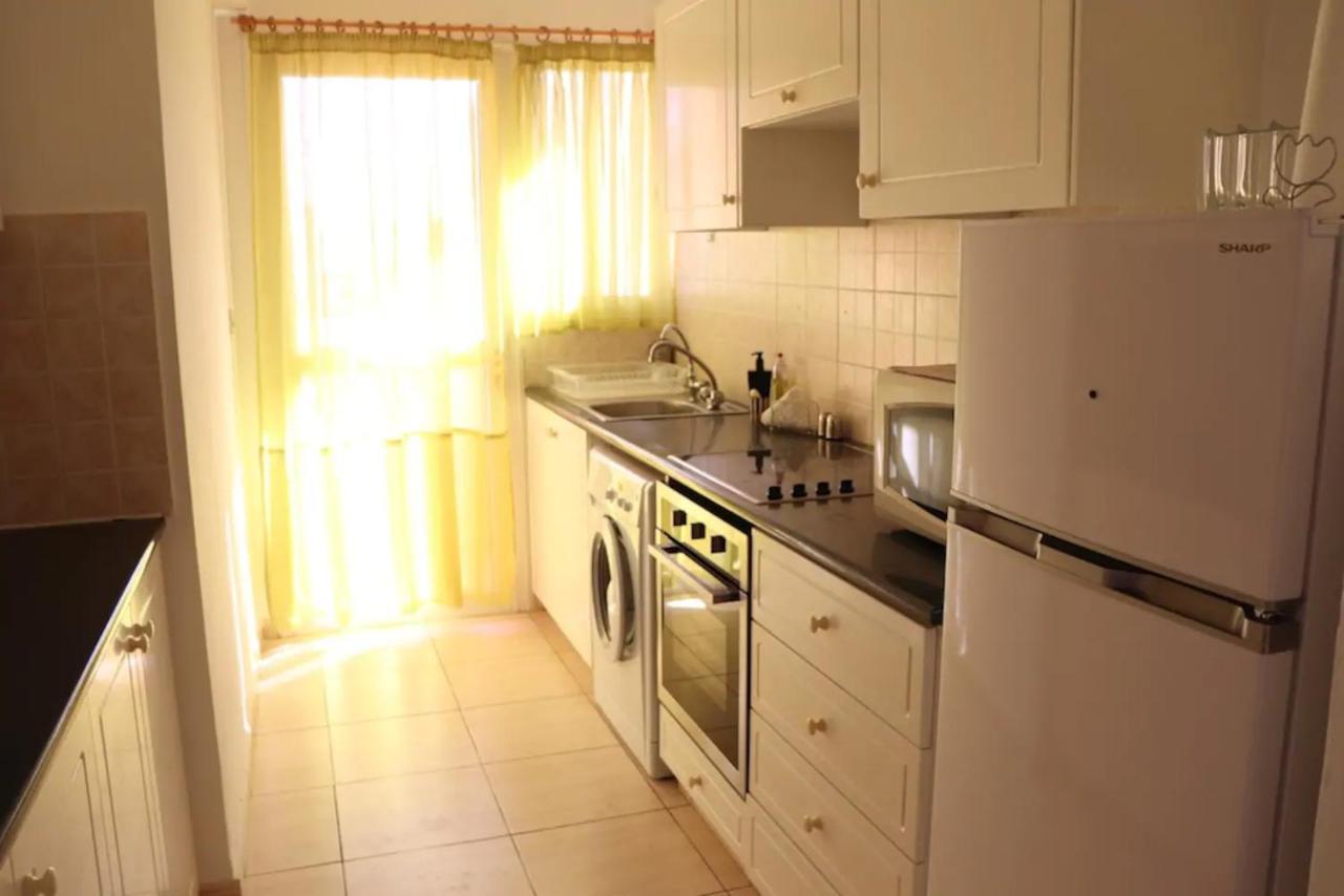 Central 2 Bedroom Apartment In Kato Paphos Eksteriør bilde